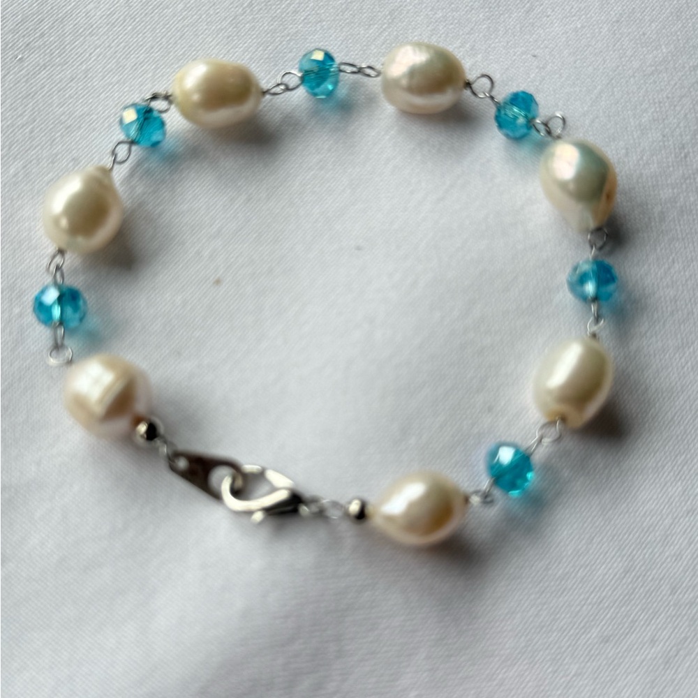 Elegant Pearl and Blue Bead Bracelet